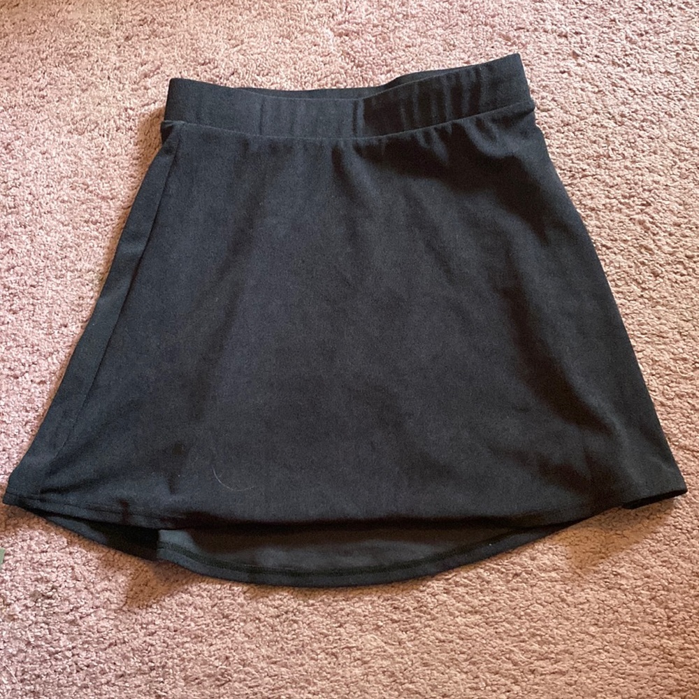 Set Active skirt size small